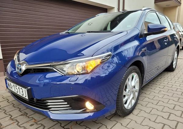 Toyota Auris cena 74999 przebieg: 61230, rok produkcji 2017 z Warszawa małe 301